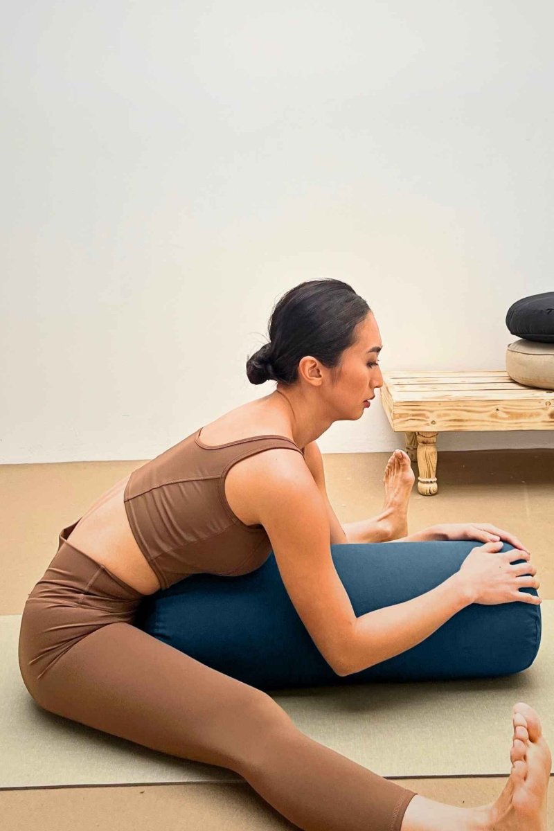 Rumi Earth - Cotton Yoga Bolster – Round - Indigo - RU - YCB - RD - IO - Yoga Props